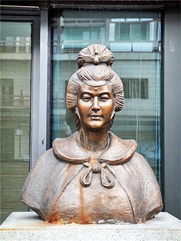 文成公主胸像.jpg 文成公主胸像.jpg