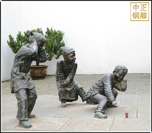 放鞭炮小孩銅雕塑鑄造.jpg 放鞭炮小孩銅雕塑鑄造.jpg