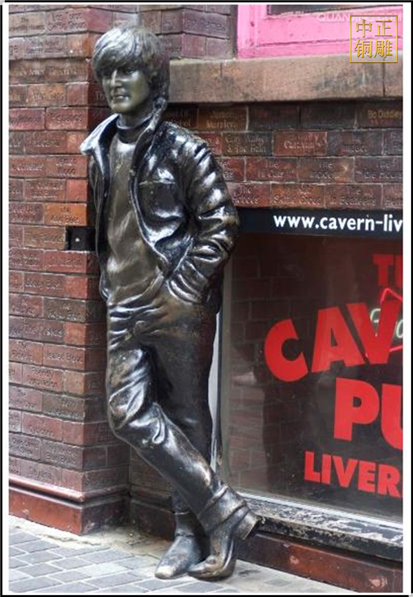 街頭青少年現(xiàn)代人物雕塑.jpg 街頭青少年現(xiàn)代人物雕塑.jpg