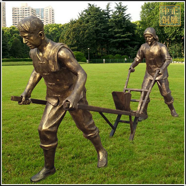 農(nóng)耕人物銅雕塑.jpg