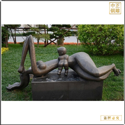 抽象園林母女銅雕塑 抽象園林母女銅雕塑