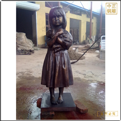 小型抱兔子銅雕塑 小型抱兔子銅雕塑