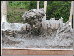 定做邱少云雕塑|名人雕塑 定做邱少云雕塑|名人雕塑