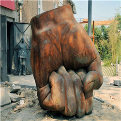 廣場鐵拳雕塑 廣場鐵拳雕塑